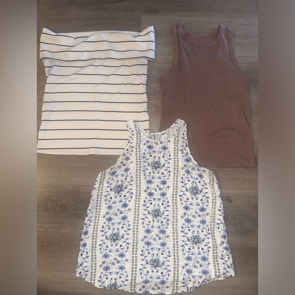 A New Day and Old Navy tank tops bundle 3 together